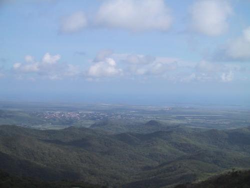 Montagnes de l'Escambray, au loins la mer